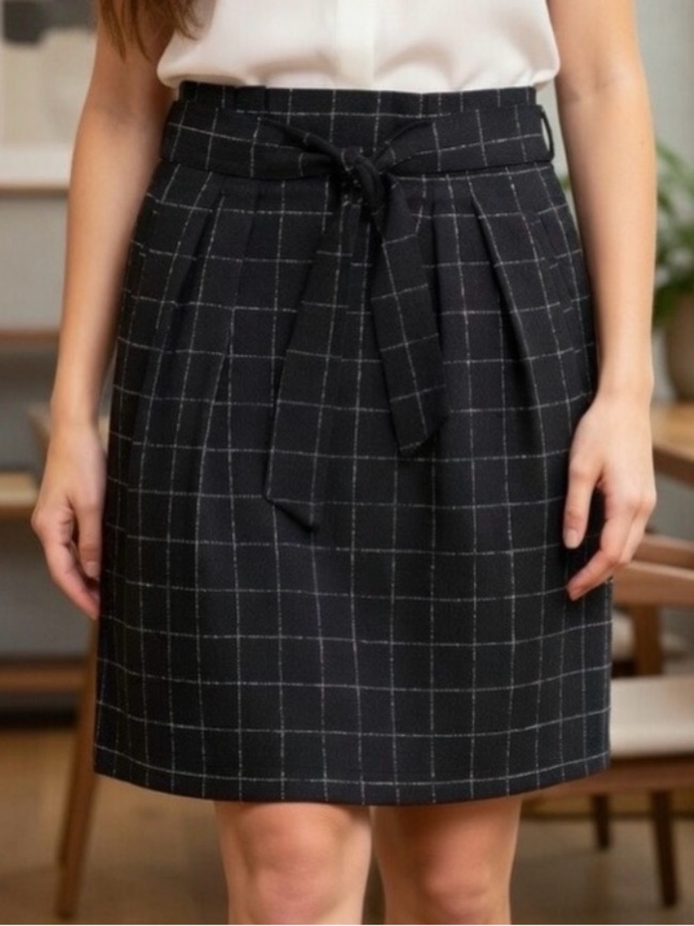 H&M Black Grid Pencil Skirt With A Flattering Flare 🖤